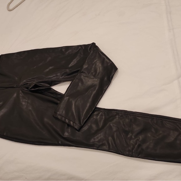 Abercrombie & Fitch vegan leather pants size 4/27 - Picture 5 of 10